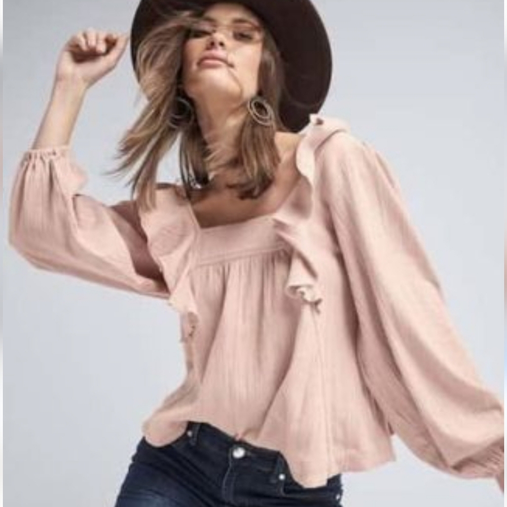 VENUS RUFFLE BLOUSE SIZE MEDIUM